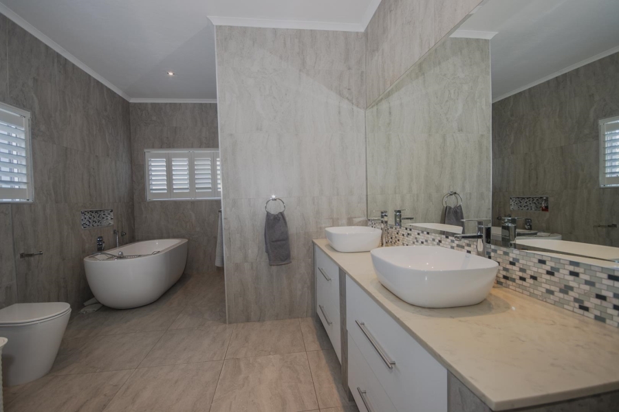 5 Bedroom Property for Sale in Sunset Beach Western Cape